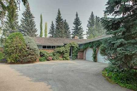 6720 Leaside Drive SW Calgary, AB T3E 6H5