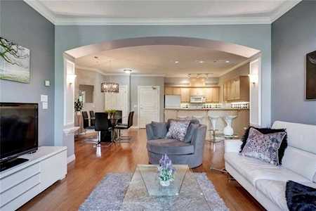2320 Erlton St SW Street SW #302 Calgary, AB T2S 2V8