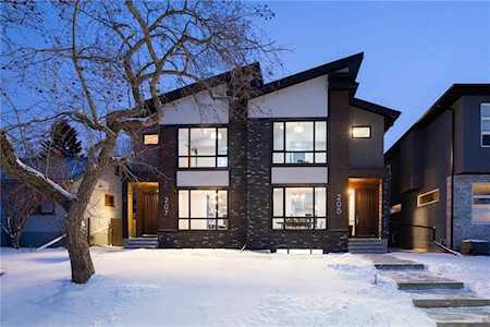 205 26 Avenue NE Calgary, AB T2E 1Z1
