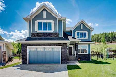 14 Crestridge Mews SW Calgary, AB T3B 0M1