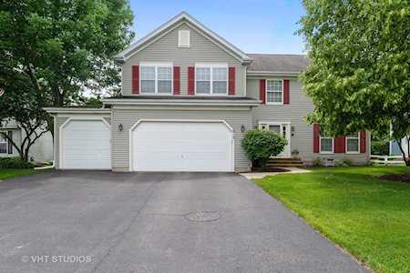 812 Waterford Dr Grayslake, IL 60030