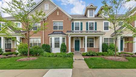 2021 Dauntless Dr Glenview, IL 60026