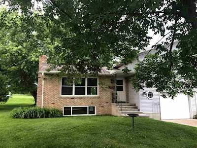 304 Parkview Dr Columbus, WI 53925