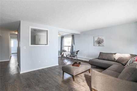 219 Huntington Park Bay NW #206 Calgary, AB T2K 5H5