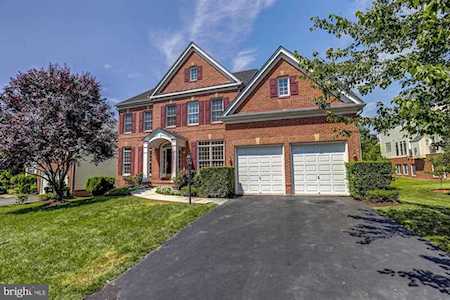 4793 Charter Ct Woodbridge, VA 22192