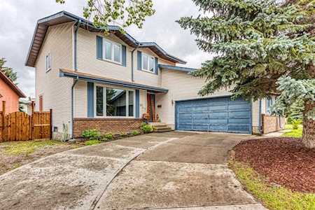63 Ranchridge Drive NW Calgary, AB T3G 1V9
