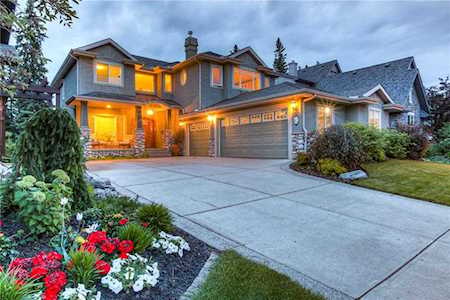 42 Discovery Ridge Manor SW Calgary, AB T3H 5L9