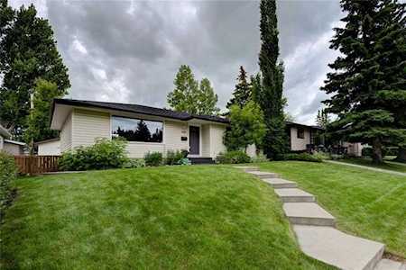 5003 Brockington Road NW Calgary, AB T2L 1R7