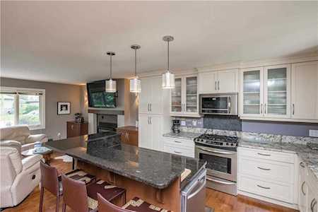 127 Wedgewood Drive SW Calgary, AB T3C 3G9
