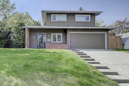 189 Springwood Drive SW Calgary, AB T2W 0L2