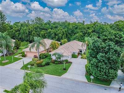 6674 Oakbrooke Circle Bradenton, FL 34202