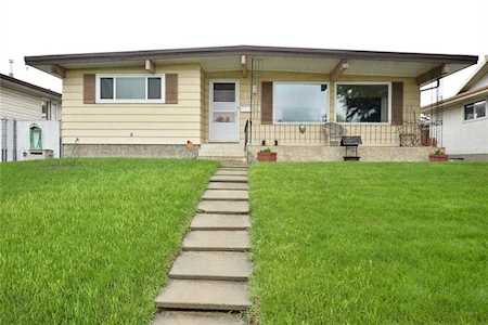 124 78 Avenue NE Calgary, AB T2K 0R2
