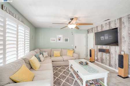 1539 Spring Valley Cmn Livermore, CA 94551