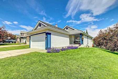 42 Spring Crescent SW Calgary, AB T3H 3V2