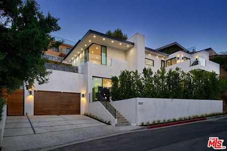 2827 Las Alturas Street Los Angeles, CA 90068