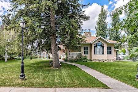 525 8 Street SW High River, AB T1V 1B8