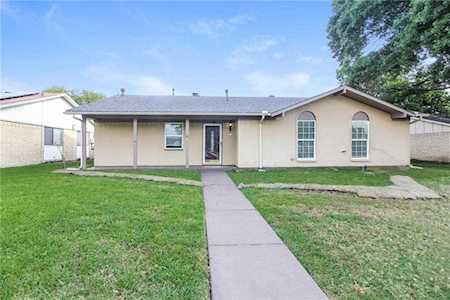 2105 Laurel Lane Plano, TX 75074