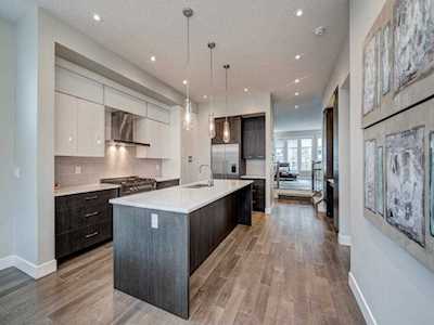 104 Burma Star Road SW Calgary, AB T3e 7Y4
