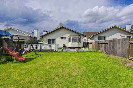 99 Cedargrove Way SW Calgary, AB T2W 4V1