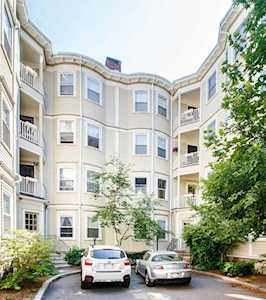 13 Linden St #8 Brookline, MA 02445
