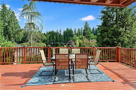 2049 E Beaver Lake Dr SE Sammamish, WA 98075