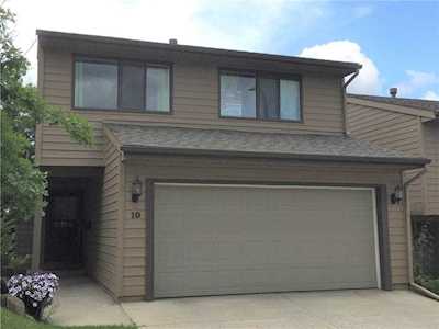 10 Coach Manor Rise SW Calgary, AB T3H 1C4