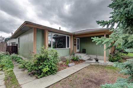 12 Beddington Drive NE Calgary, AB T3K 3J9