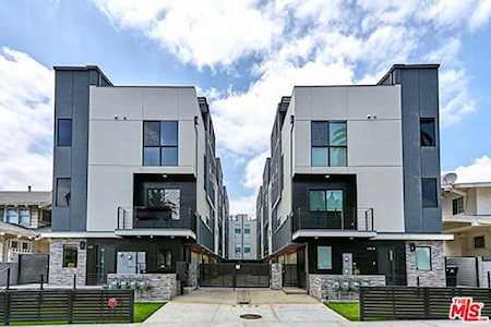 115 N Manhattan Place #115 1/2 Los Angeles, CA 90004