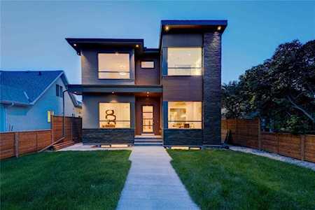 464 21 Avenue NE Calgary, AB T2E 1S6
