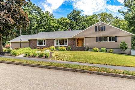 23 Tophet Road Lynnfield, MA 01940