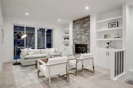 4834 20 Avenue NW Calgary, AB T3B 0V3