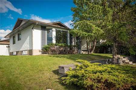 7036 78 Street NW Calgary, AB T3B 4H9