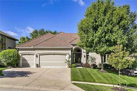9648 Pickering St Lenexa, KS 66227