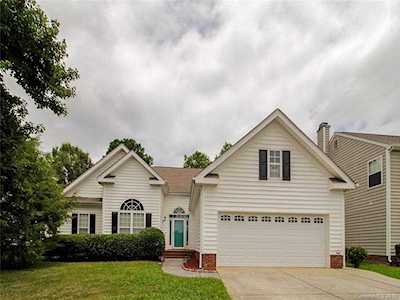 2962 Huckleberry Hill Dr Fort Mill, SC 29715