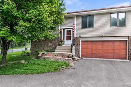 521 Ravoux Road Chaska, MN 55318