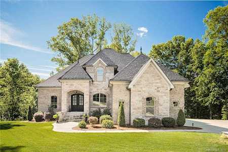 6179 Fox Chase Dr Davidson, NC 28036