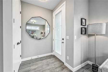 1923A 19 Avenue NW Calgary, AB T2M 1B7