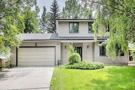1911 Bay Shore Road SW Calgary, AB T2V 3M3