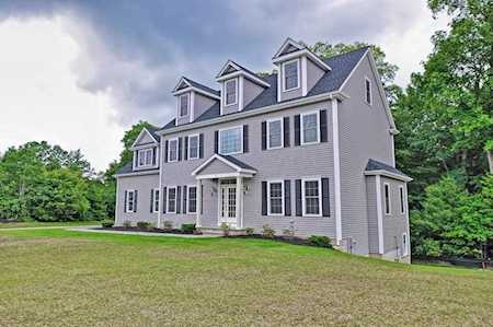 11 Puffer Drive Mendon, MA 01756