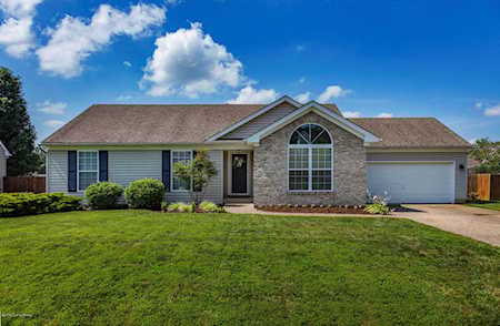8610 Confederate Place Dr Pewee Valley, KY 40056