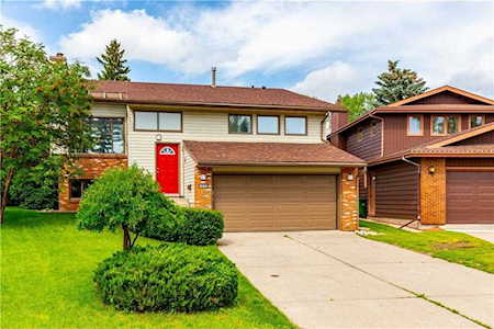 640 Ranchridge Court NW Calgary, AB T3G 1W9