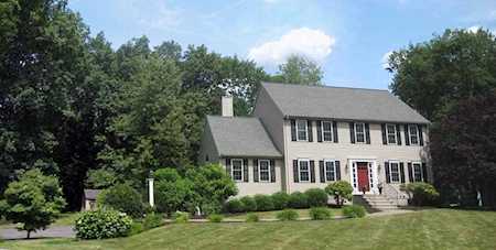 38 Charles Dr Franklin, MA 02038