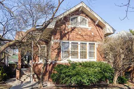 4506 N Richmond St Chicago, IL 60625