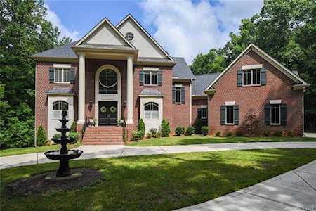 230 Chaucer Ln Matthews, NC 28104