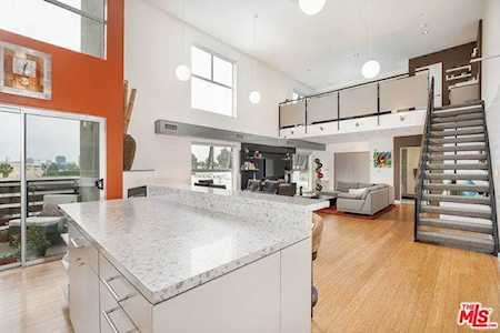 7062 Hawthorn Avenue #305 Los Angeles, CA 90028
