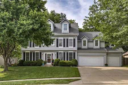 6702 NW Monticello Dr Parkville, MO 64152