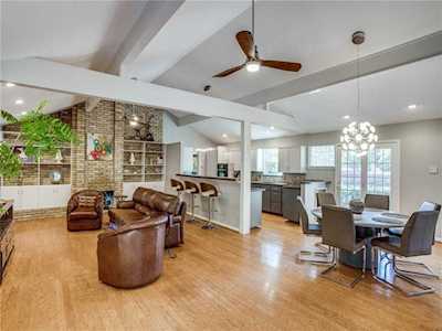 10031 Larchbrook Circle Dallas, TX 75238
