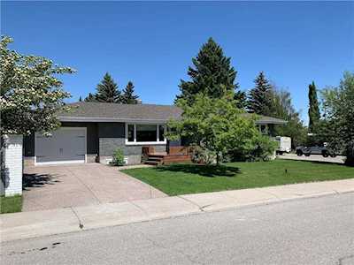 5916 Lockinvar Road SW Calgary, AB T3E 5X5