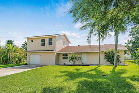667 Eagle Circle Delray Beach, FL 33444