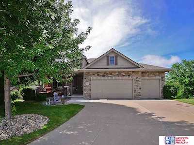 7126 S 100th Circle La Vista, NE 68128